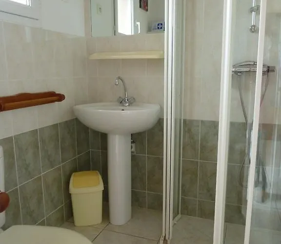 Le De Cristal Proche Bugarach بيت للعطل