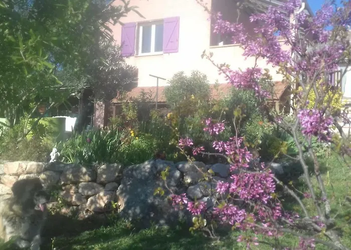 بيت للعطل Le De Cristal Proche Bugarach Granes